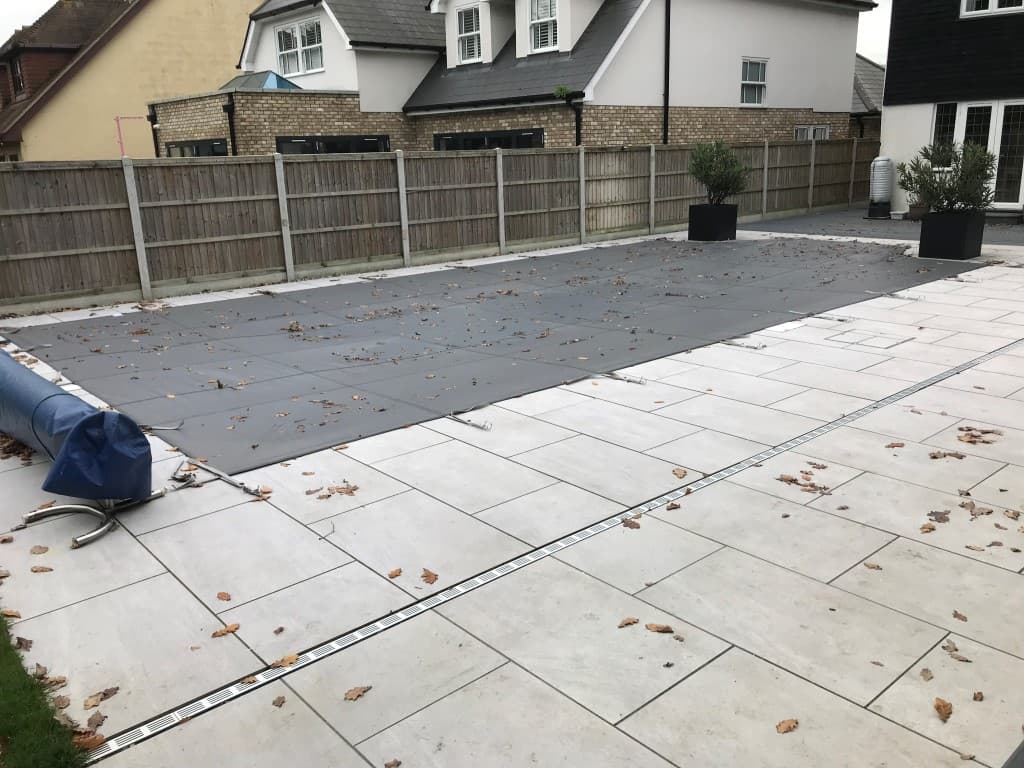 Deluxe Pool Debris Cover Criss-Cross for all Swimming Pools with a Roman End Inc Fixings to close for Winter 3