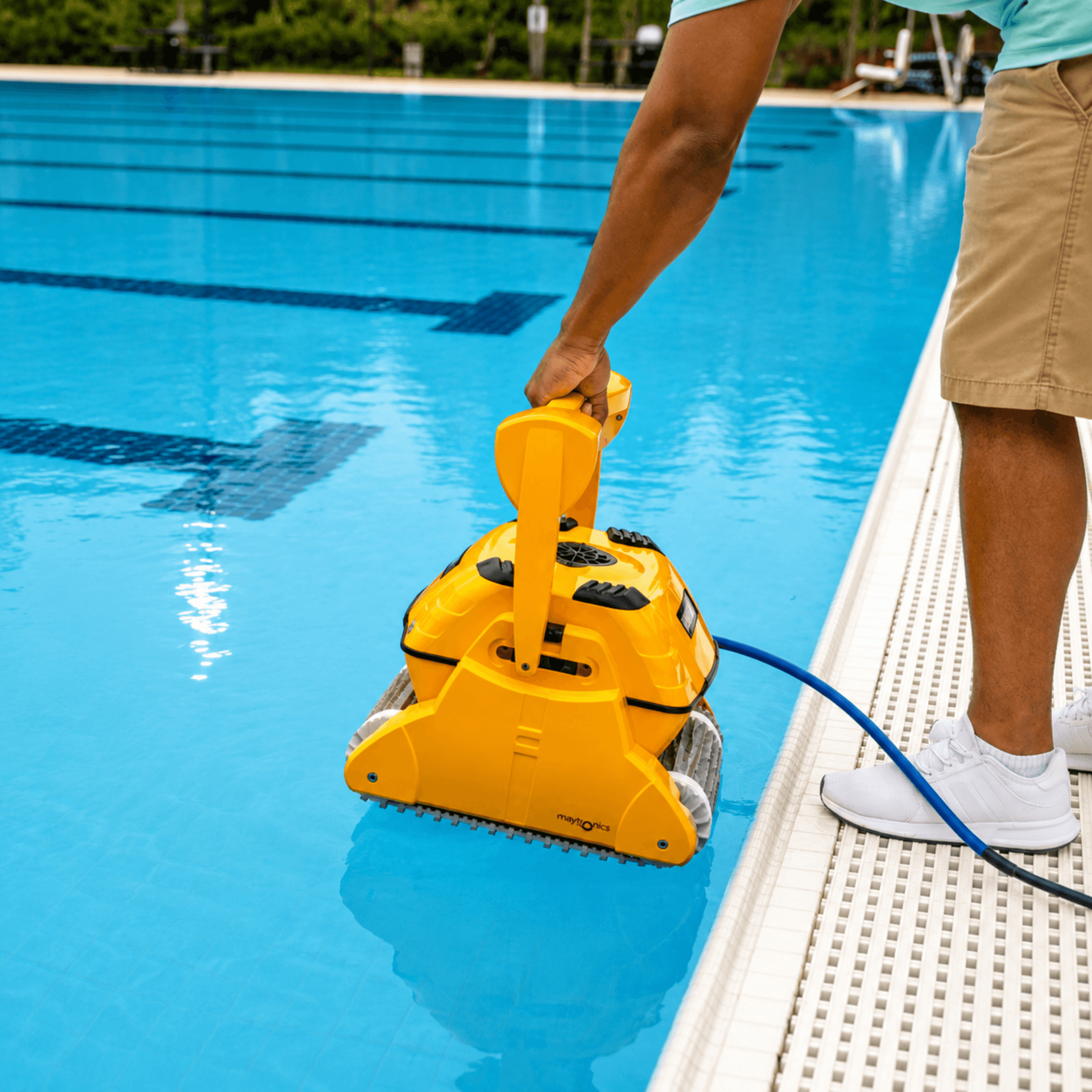 Dolphin Wave 100 Pool Cleaner Commercial Swimming Pool Floor Walls Waterline for pools up to 25m 5