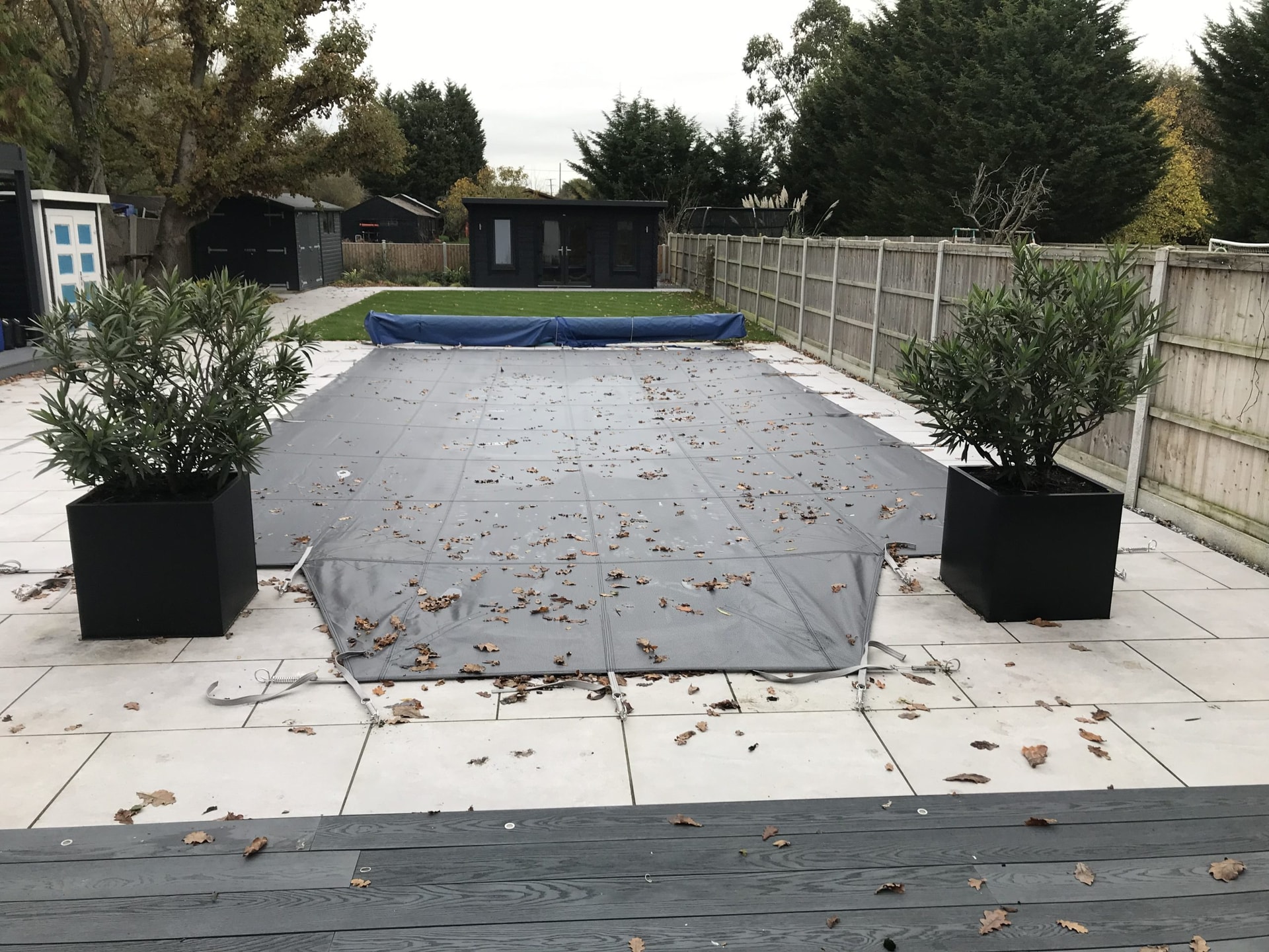 Deluxe Pool Debris Cover Criss-Cross for all Swimming Pools with a Roman End Inc Fixings to close for Winter
